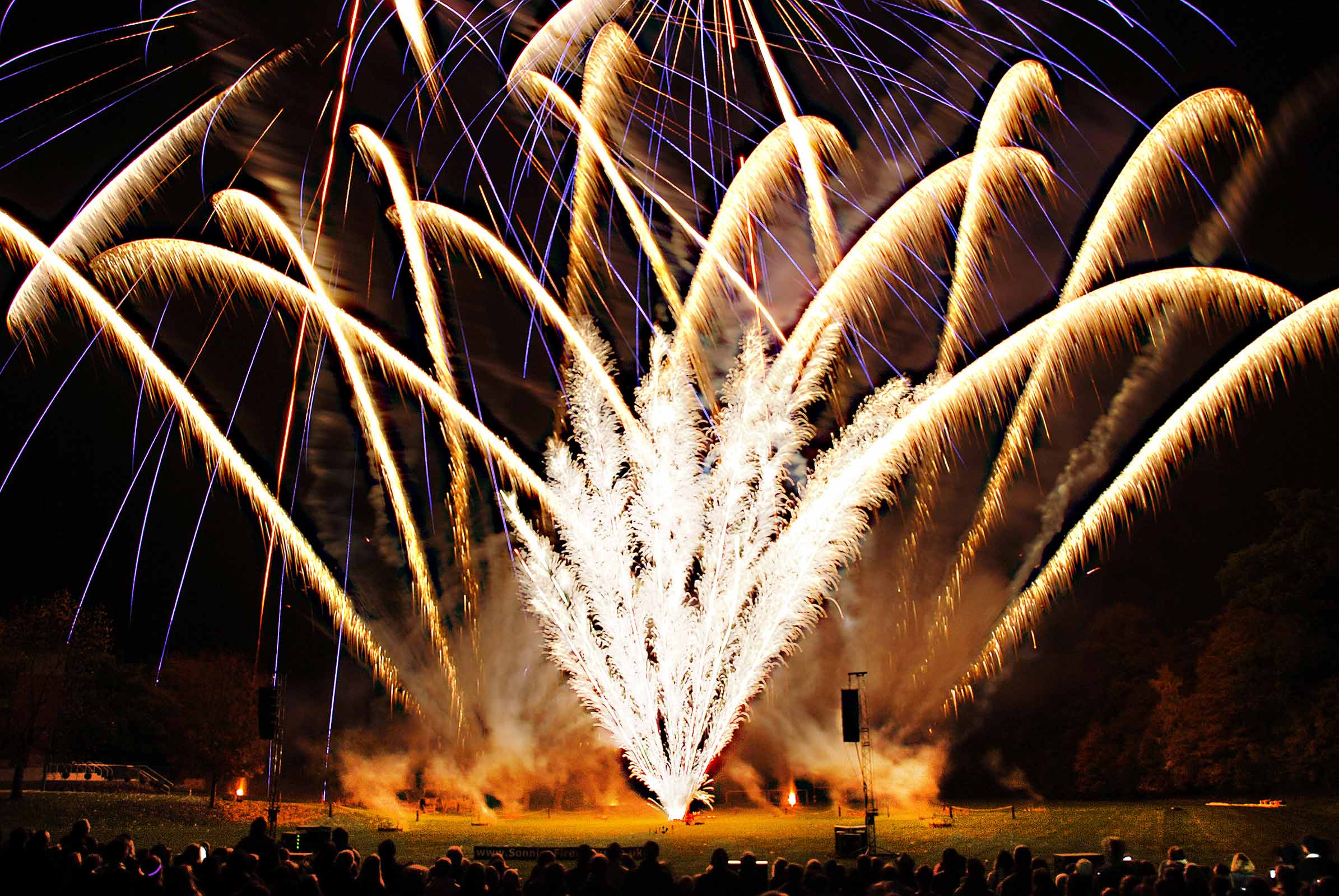Public event pyromusical display by Sonning Fireworks